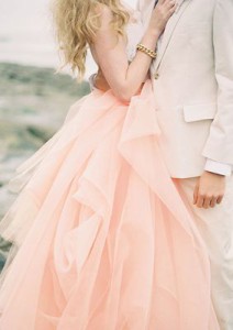 платье розового цвета